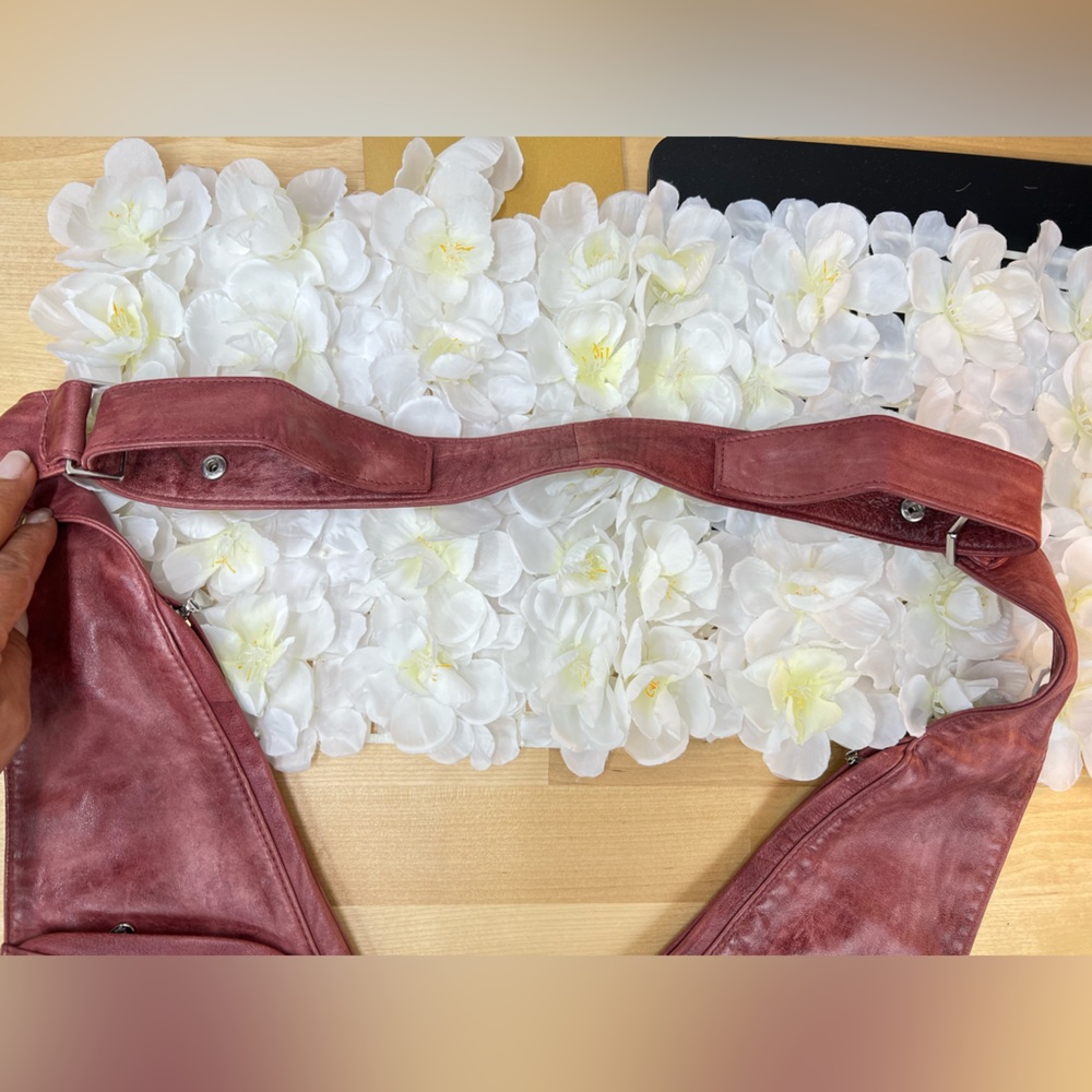 SASH Crescent Shoulder Bag - fine Leather - Picture 12 of 12